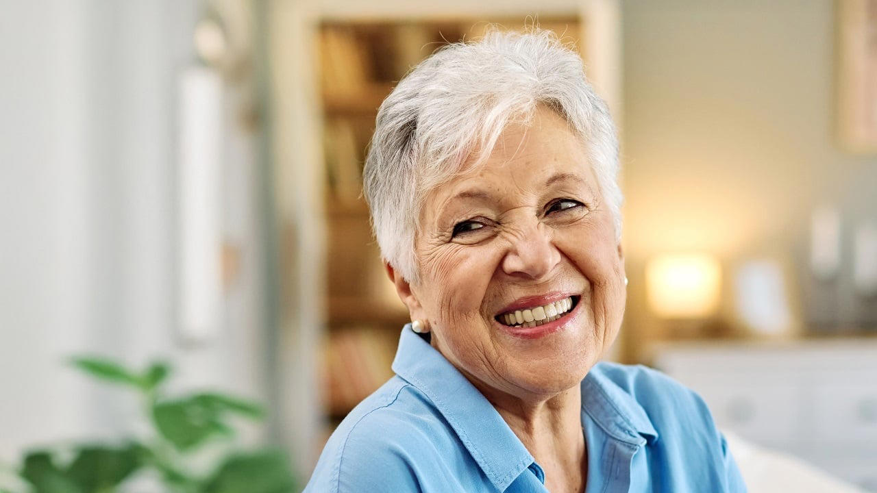 Jos haluat elää onnellisemmin 65-vuotiaana, sano hyvästit näille tavoille.