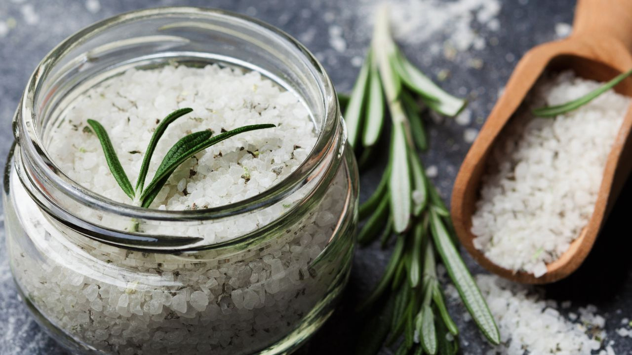 Se on muotia | Mitkä ovat rosmariinilla maustetun riisin säilyttämisen edut kotona, ja miksi kaikki suosittelevat sitä?