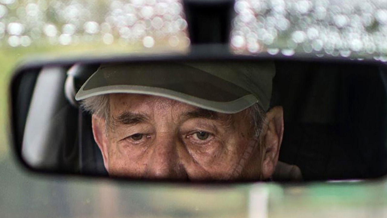 Yli 65-vuotiaille myönnettävien ajokorttien myöntäminen on peruutettu: he eivät voi enää uusia ajokorttiaan, jos eivät täytä tätä vaatimusta.