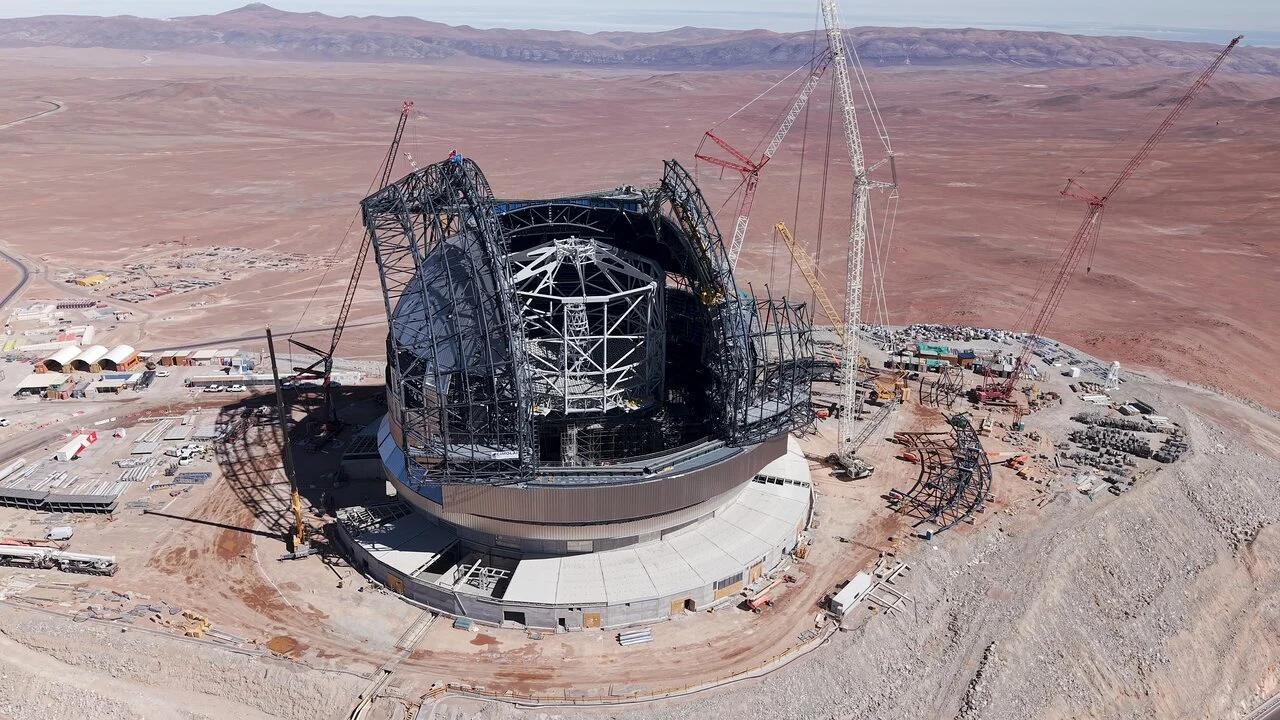 Yllättävää ei ole se, että Eric Schmidt, Googlen entinen toimitusjohtaja, rakentaa valtavaa teleskooppia. Yllättävää on se, mihin tarkoitukseen hän sen rakentaa.