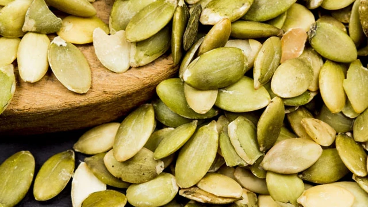 Jos sinulla on kotona kurpitsansiemeniä, sinulla on käsissäsi todellinen aarre: miksi ja miten niitä voi käyttää uudelleen?