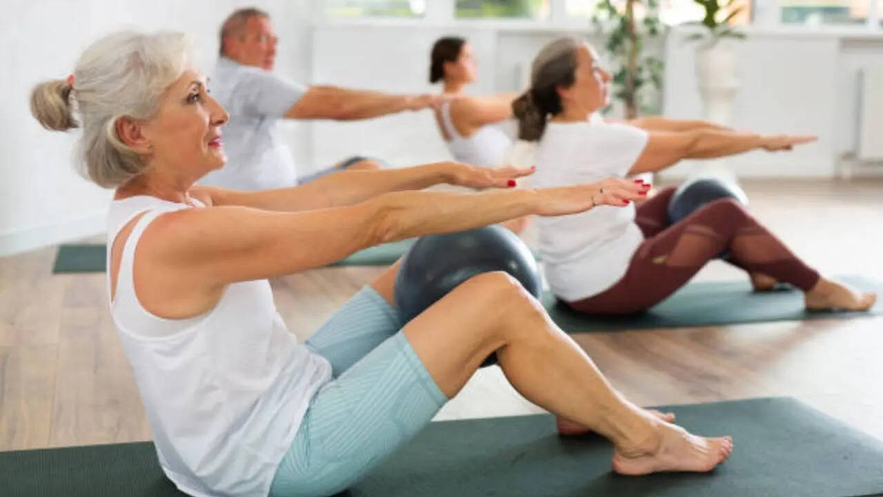 Fysioterapeuttien suosittelemat harjoitukset aivojen aktiivisuuden ja energiatason ylläpitämiseksi.