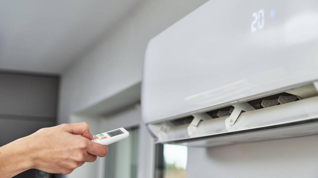 Mikä on halvempaa: kytkeä ilmastointilaite pois päältä ja päälle vai jättää se käymään koko päiväksi?