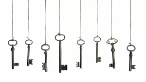 Vanhojen avainten ripustaminen parvekkeelle: miksi se on suositeltavaa ja mihin sitä tarvitaan.