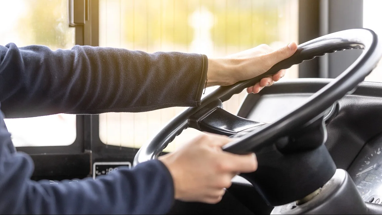 Virallisesti! Autot on takavarikoitu ja kaikkien listalla olevien henkilöiden ajokortit on peruutettu.