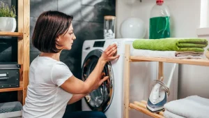 Pesu, joka todella säästää rahaa: mitä muuttaa tänään, jotta maksat vähemmän huomenna.