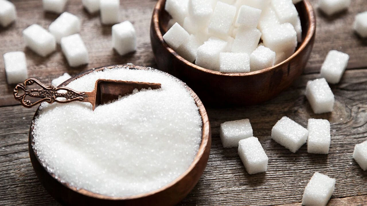 Mitä on helmisokeri ja miten sitä valmistetaan kotona kahdesta ainesosasta?