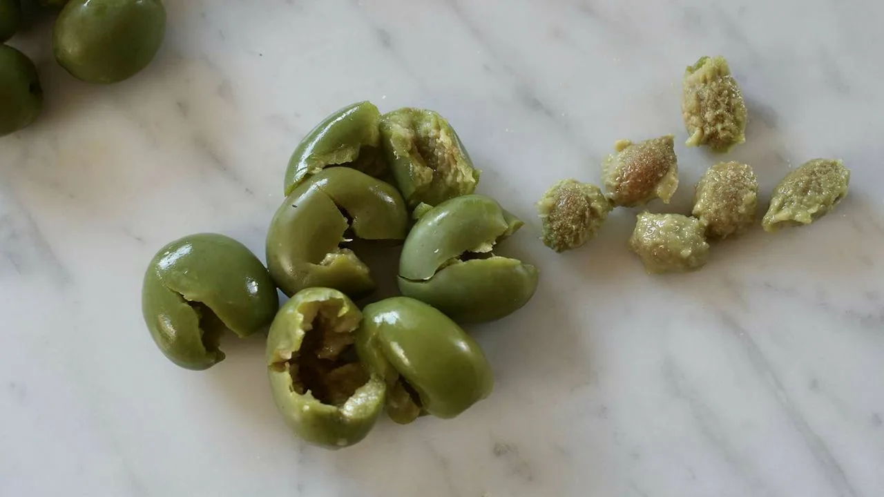 Täydellinen muutos jätehuollon lähestymistavassa: oliivin kivet ovat aarre, jota ei pidä heittää pois.