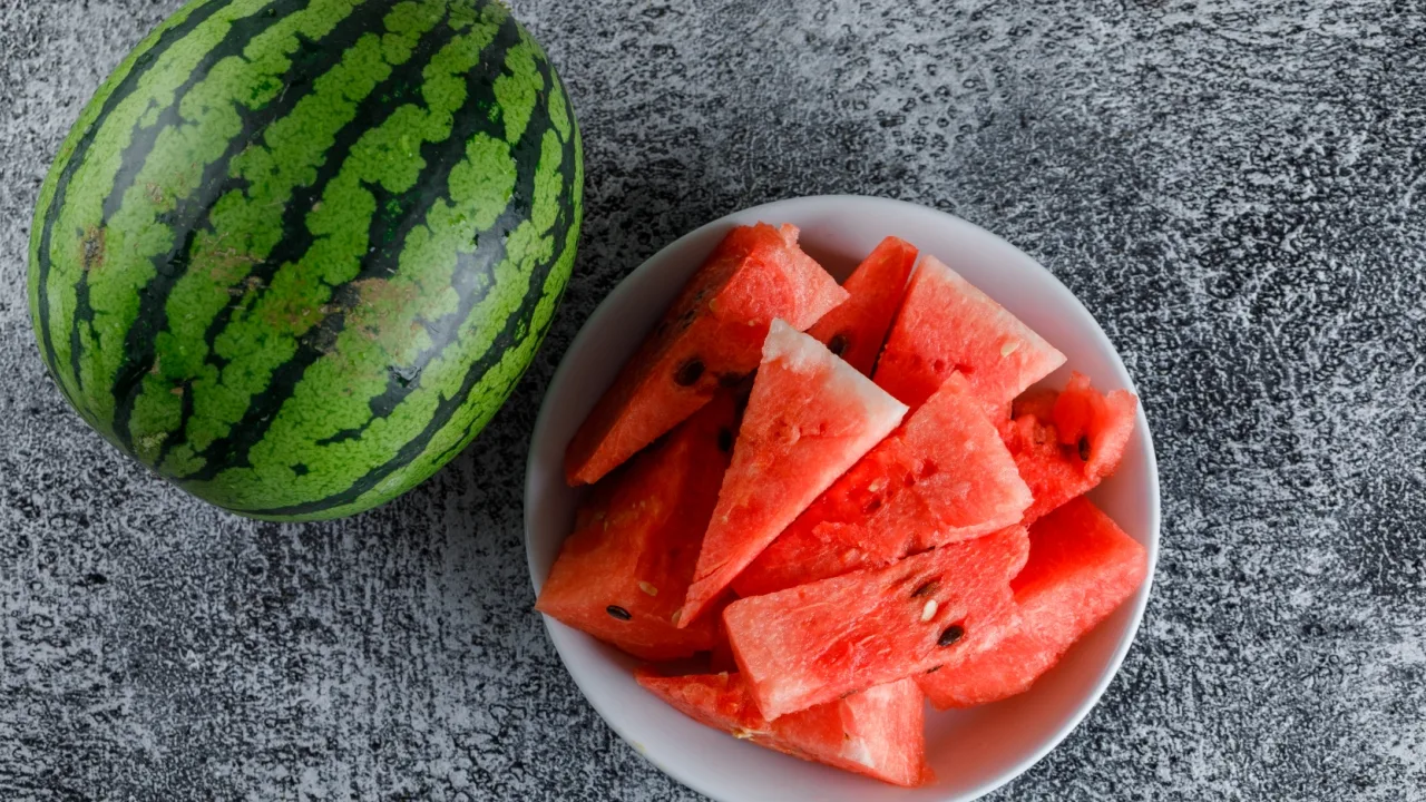 Vesimeloni on luonnollinen liittolainen ylipainon torjunnassa ja ruoansulatuksen parantamisessa.