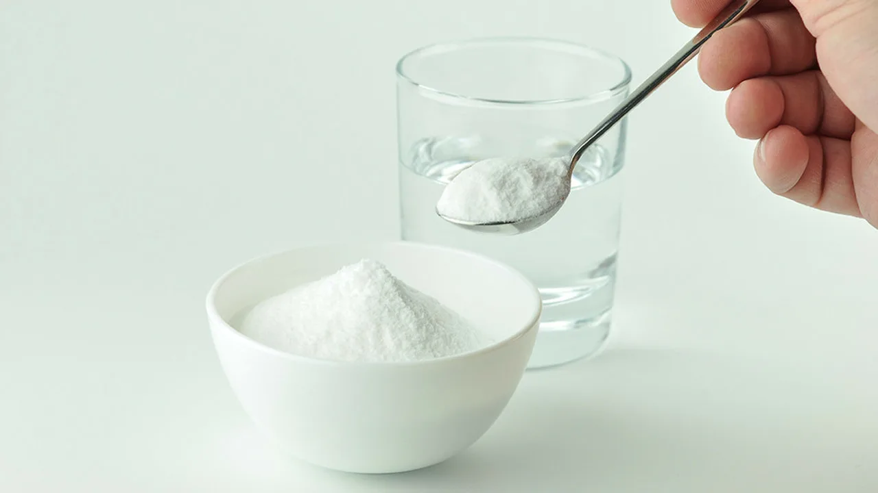 Vetyperoksidi ja ruokasooda: 100 % tehokas seos kodin syväpuhdistukseen.