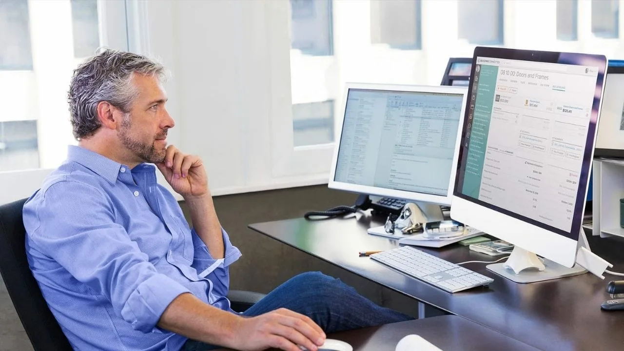 Kotona työskentely ja mielenterveys: psykologin mukaan neljä syytä, miksi jotkut ihmiset selviävät kotona työskentelystä huonommin.