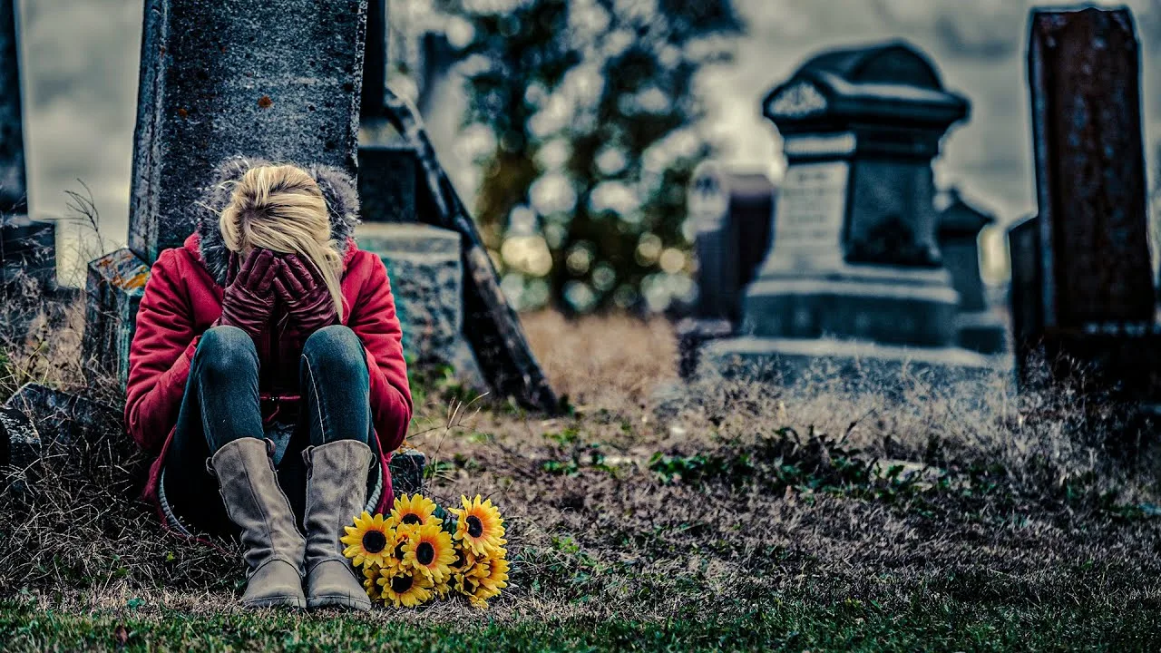 Mitä perheenjäsenten tulisi tehdä, jos pankkitilin omistaja kuolee, jotta he välttyisivät perimästä velkoja?