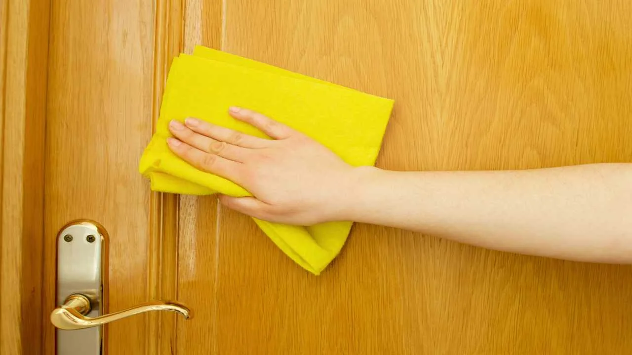 Kuinka pitää huonekalut parhaassa kunnossa ja kuinka puhdistaa puupinnat, jotta ne pysyvät kiiltävänä pitkään.