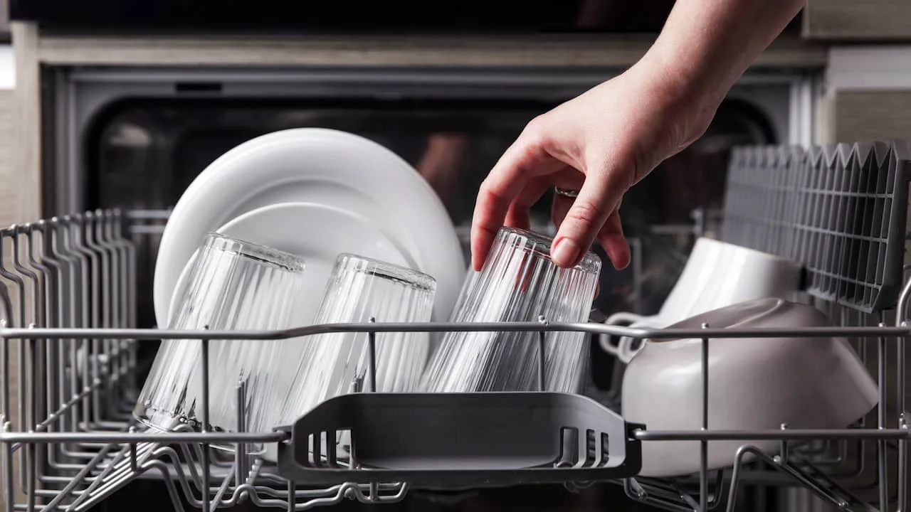 Käytätkö astianpesukonetta joka päivä? Se auttaa sinua säästämään huomattavasti sähkölaskussa.