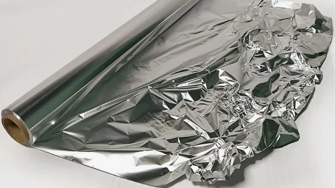 Onko teillä kaapissa alumiinifoliota? Kiinnittäkää se teipillä ovenkahvaan. Tämä edullinen temppu on saavuttanut suuren suosion yhdestä syystä.