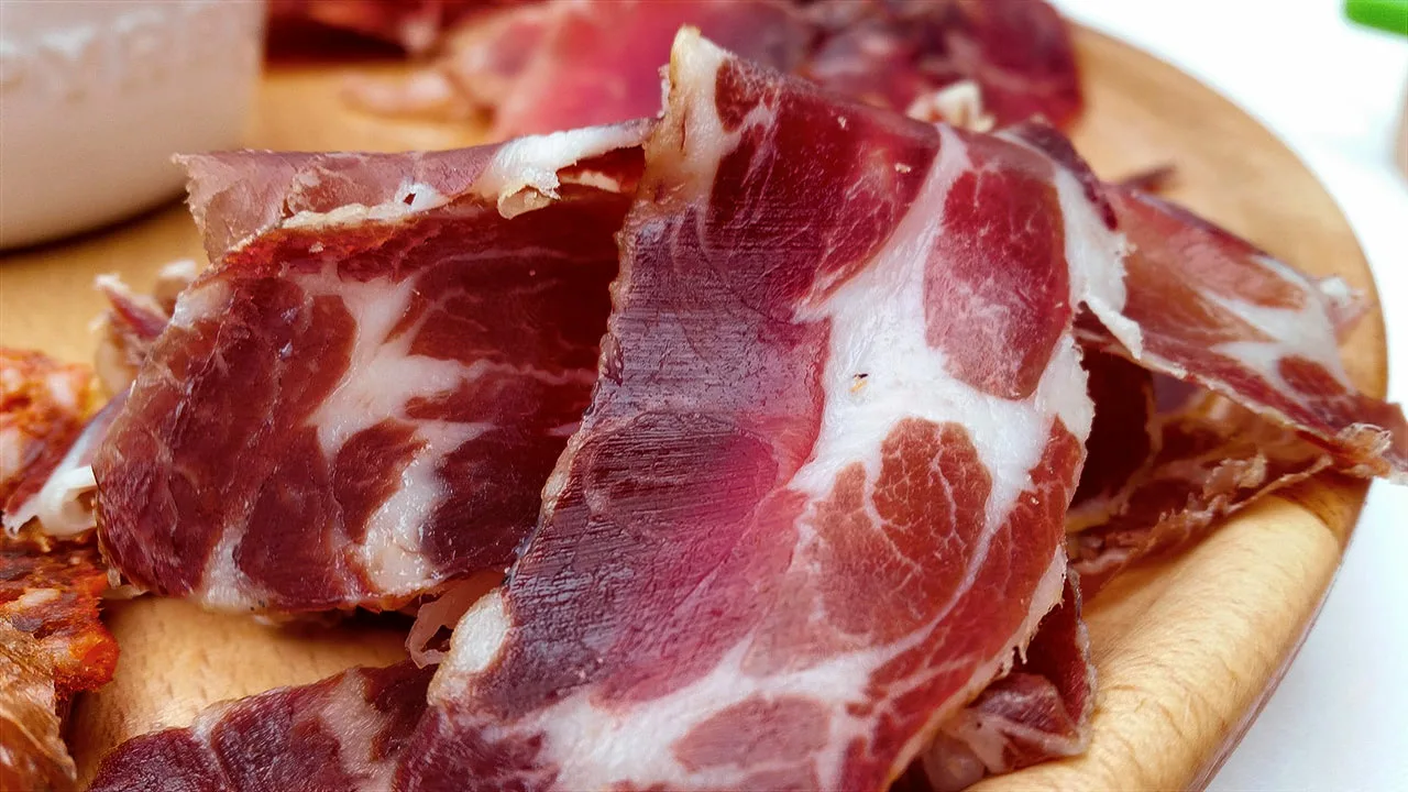 Miksi ei kannata lisätä oliiviöljyä iberiankinkun kanssa syötävään paahtoleipään.