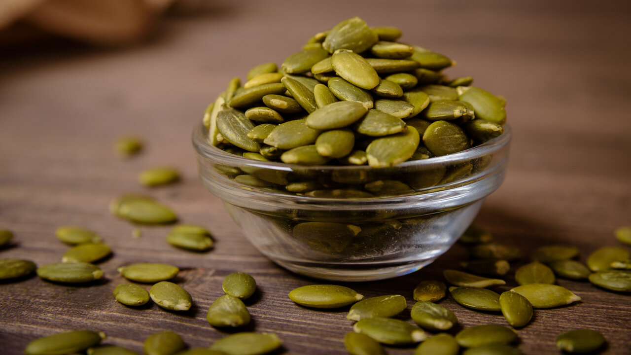 Jos sinulla on kotona kurpitsansiemeniä, sinulla on käsissäsi todellinen aarre: miksi ja miten niitä voi käyttää uudelleen?