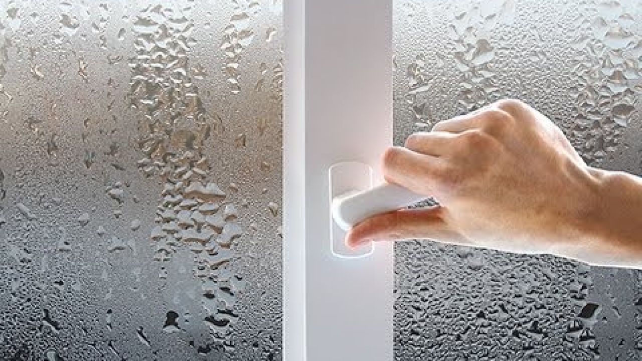 Väärä ilmanvaihto väärään aikaan voi johtaa kosteuden kertymiseen asunnossa.