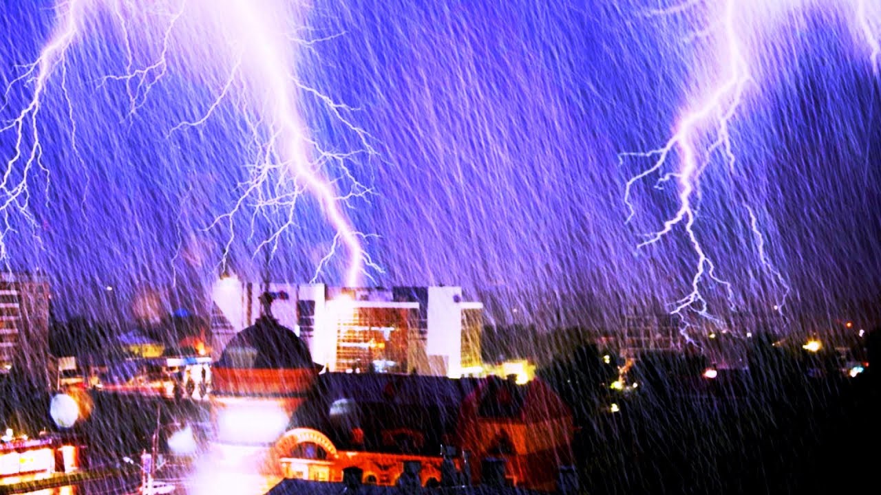 Älä käytä mikroaaltouuneja ja lamppuja: myrskyn sattuessa irrota nämä laitteet välittömästi sähköverkosta.