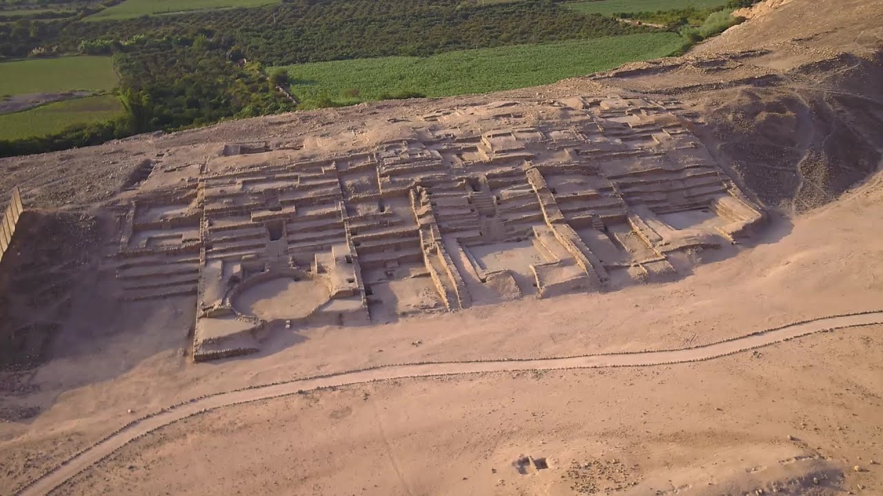 Kaksi tuhatta vuotta etsittyään Assyrian haamuvaltakuntaa ja sen hiekkaan hautautuneita kaupunkeja.