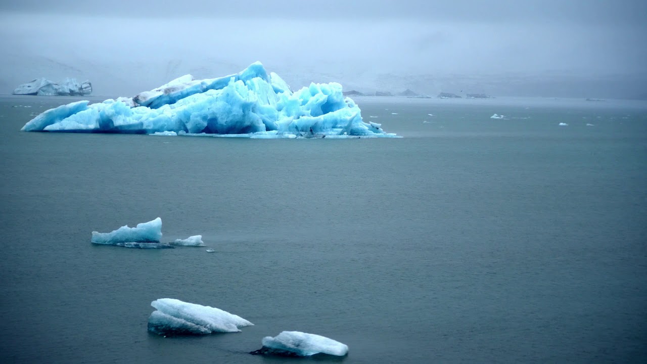 Vuonna 1986 Antarktikasta irtosi jäävuori: nyt se on muuttunut siniseksi, ja NASA on huolissaan tästä.