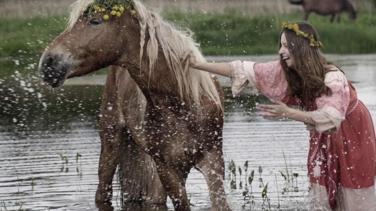 Miksi ei saa ratsastaa hevosella joen lähellä?