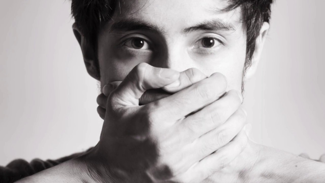 Mitä psykologisesta näkökulmasta tarkoittaa se, että ihminen on aina hiljaa välttääkseen konflikteja?