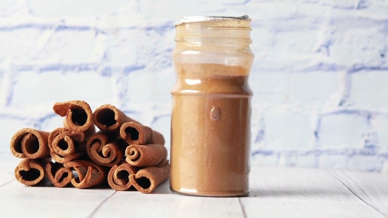 Mitä hyötyä on kanelijauheen lisäämisestä kukkaruukkuihin ja mitkä ovat sen edut?