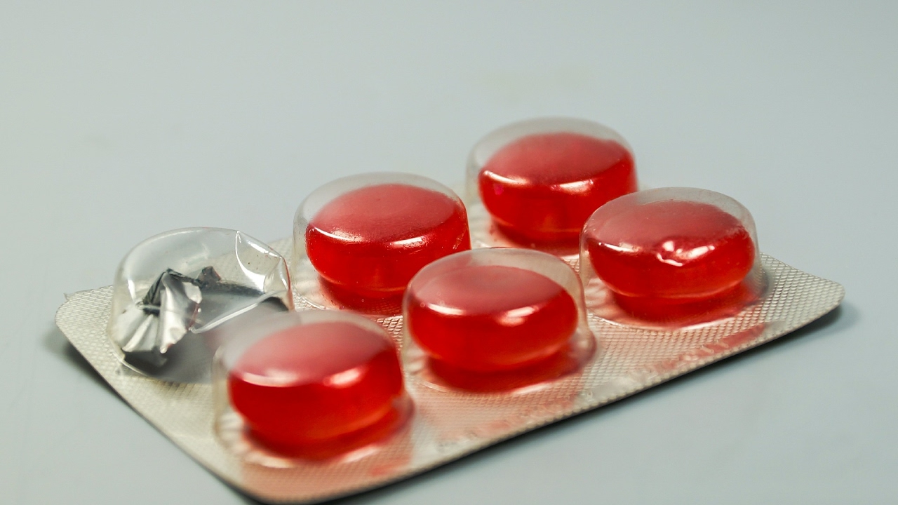 Tiettyjen lääkkeiden ja hammaslääketieteellisten tarvikkeiden myynti kiellettiin, koska niillä ei ollut tarvittavia lupia.