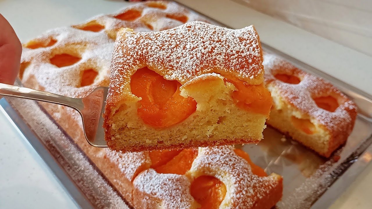 Yksinkertainen hedelmäkuorrutteinen kakku – raikas, kevyt ja helppo valmistaa etukäteen.