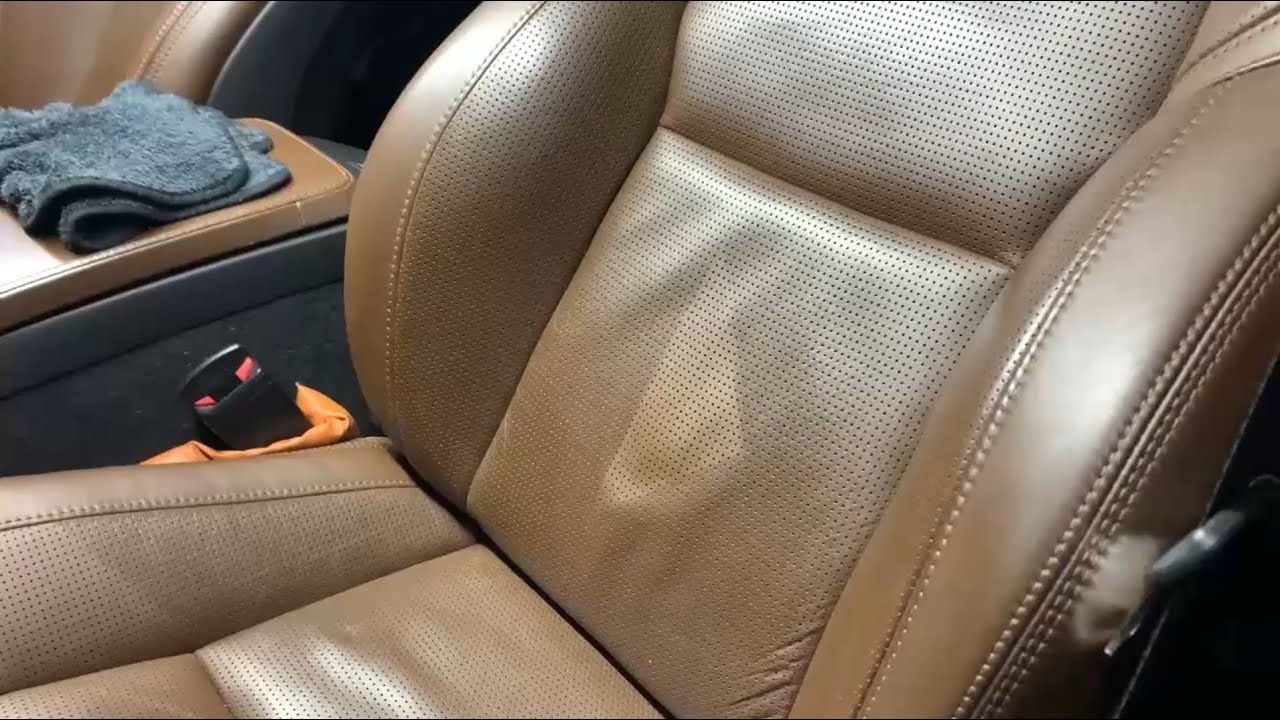 Kuinka poistaa tehokkaasti lika auton istuimista yksinkertaisilla keinoilla