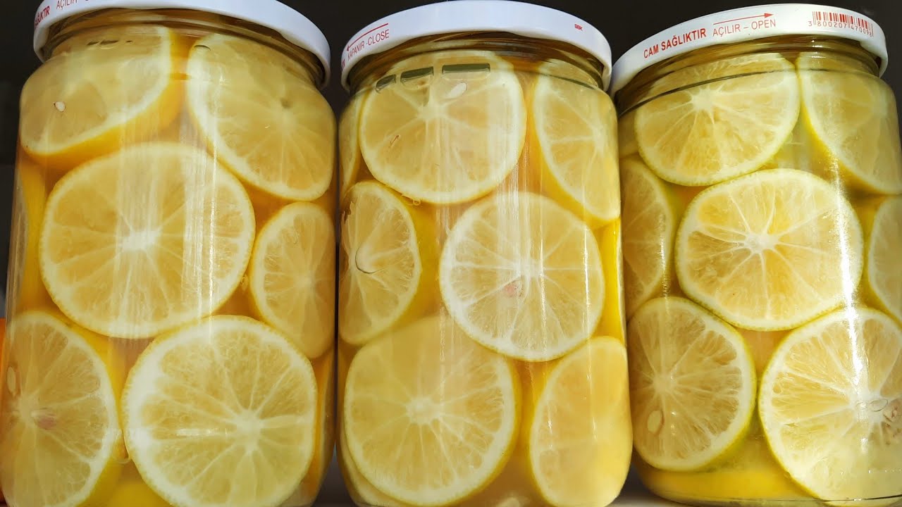 Kuinka säilyttää sitruunankuorta ja alkoholia sisältävä purkki jääkaapissa: miksi se on tarpeen ja milloin se tulisi tehdä.