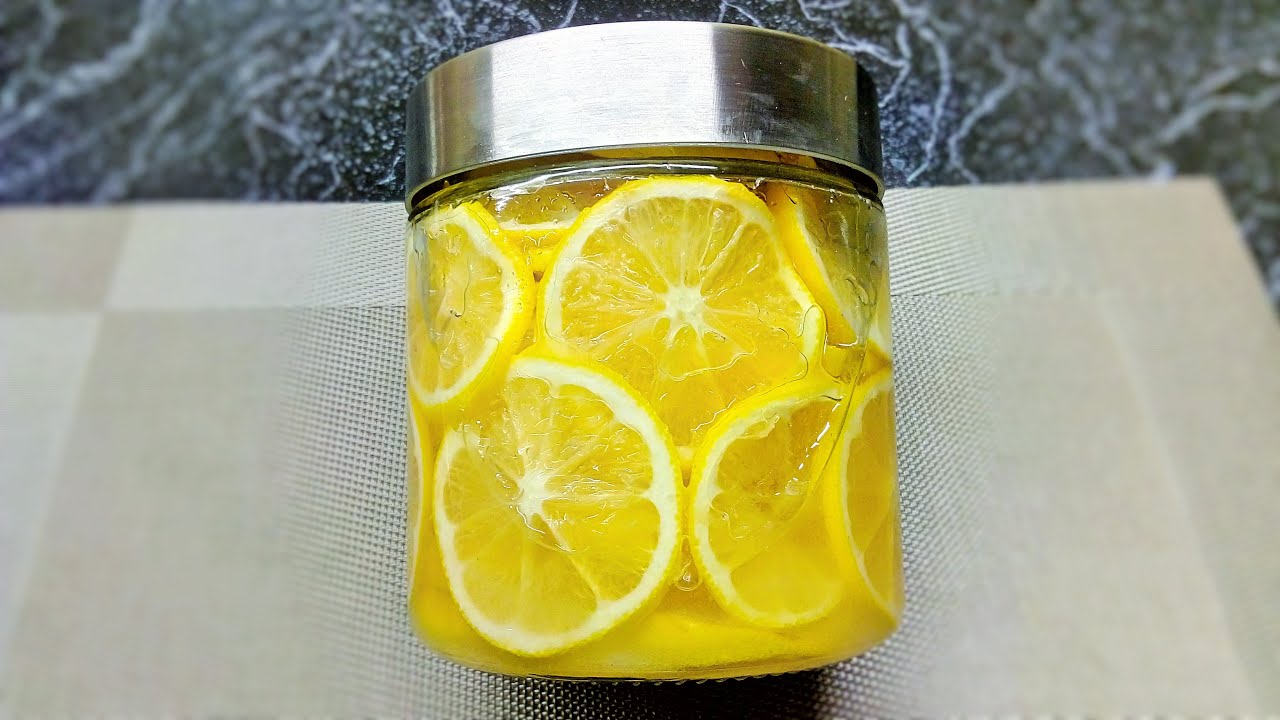 Kuinka säilyttää sitruunankuorta ja alkoholia sisältävä purkki jääkaapissa: miksi se on tarpeen ja milloin se tulisi tehdä.