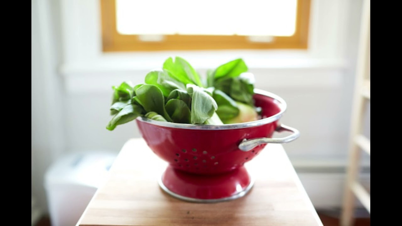 Jos sinulla on kotona vanha siivilä, se on todellinen aarre puutarhassasi: miksi ja mihin sitä voi käyttää.