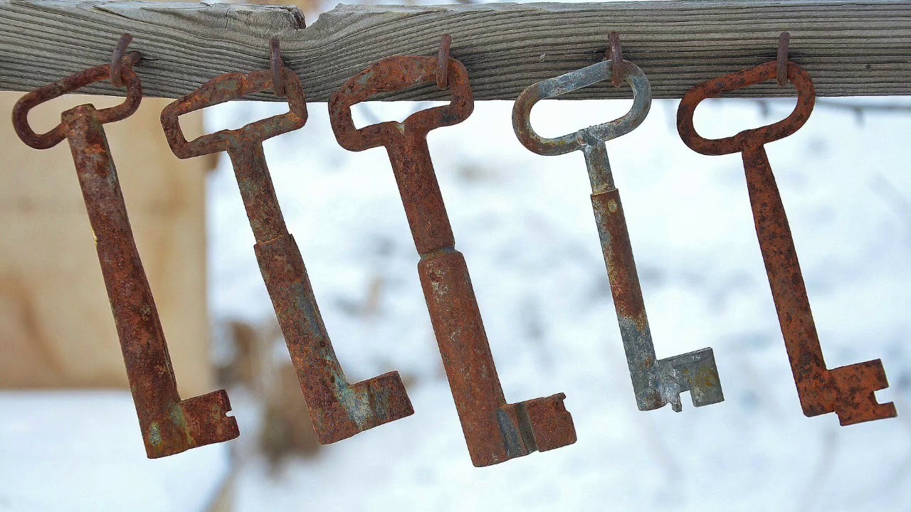 Vanhojen avainten ripustaminen parvekkeelle: miksi se on suositeltavaa ja mihin sitä tarvitaan.