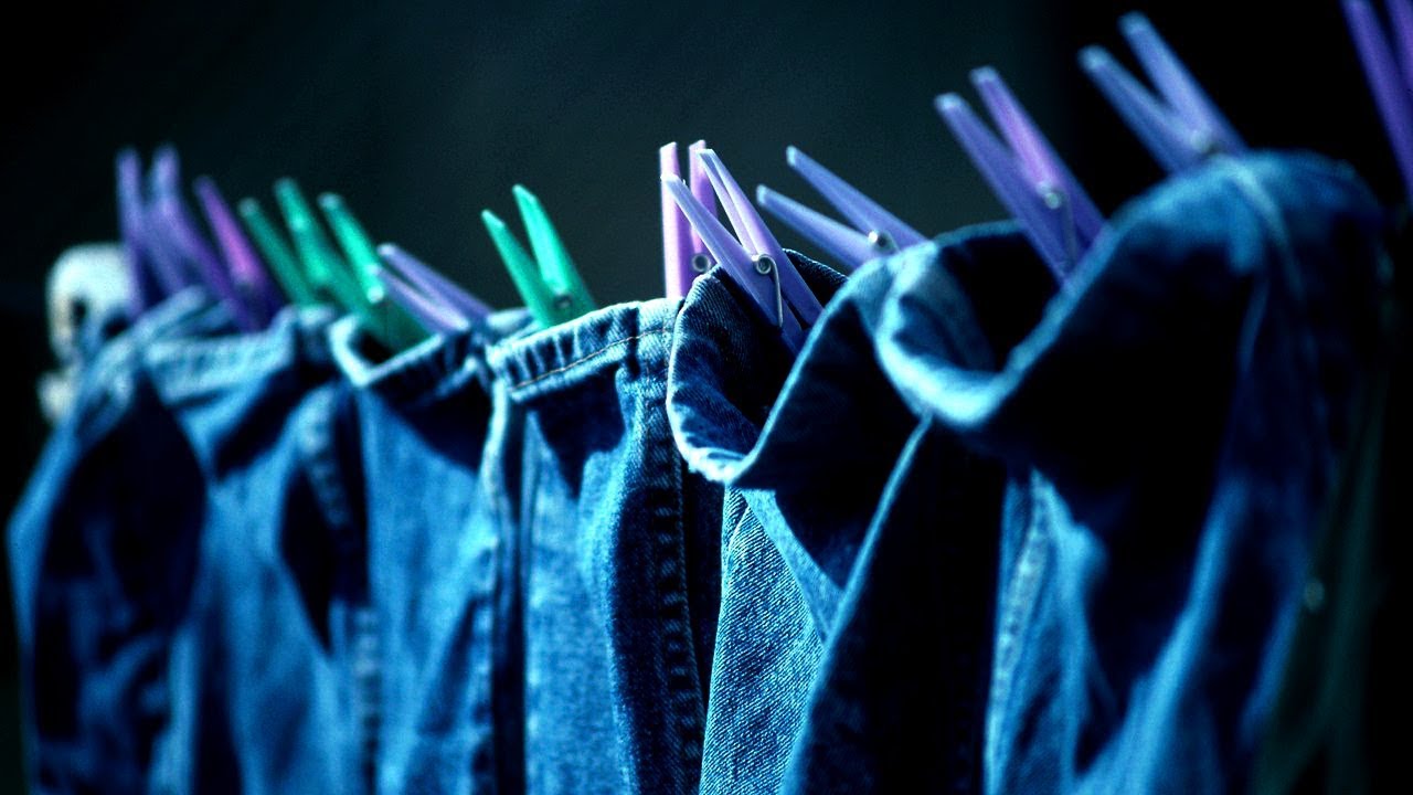 Kuinka usein farkut ja housut tulisi pestä?