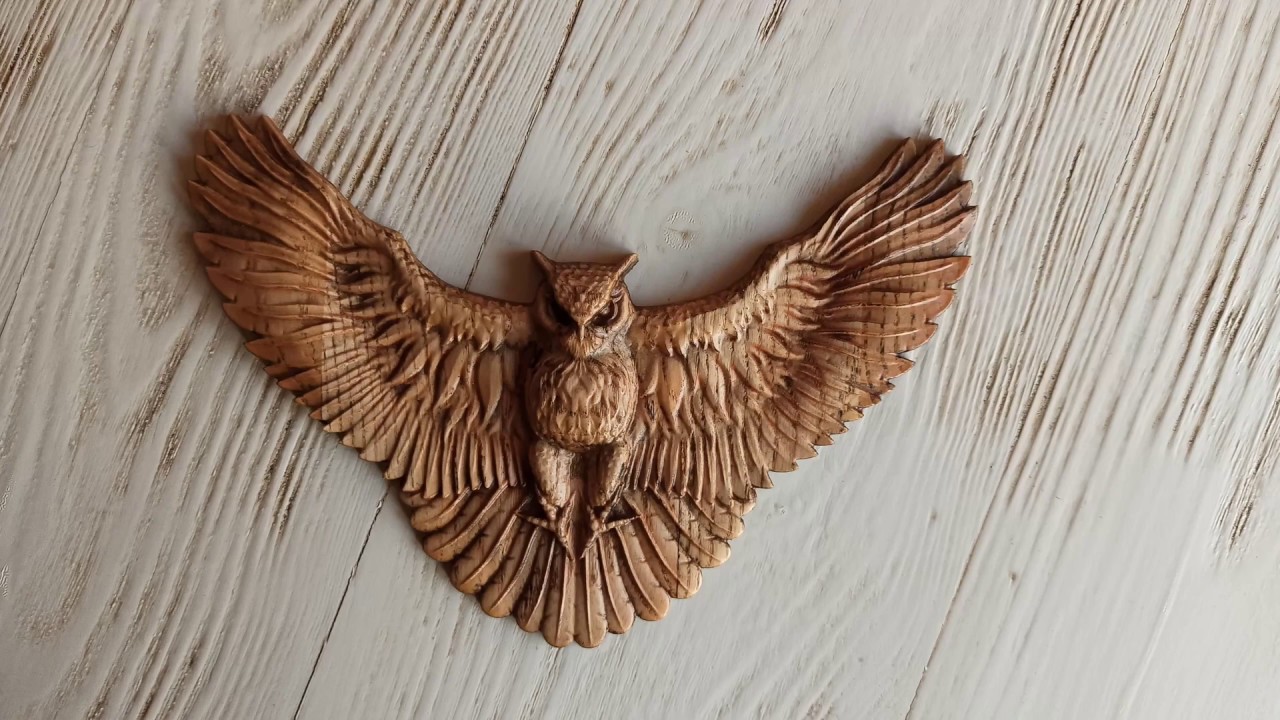 Ripustettavat puiset siluetit parvekkeella: miksi se on suositeltavaa ja mihin sitä tarvitaan.