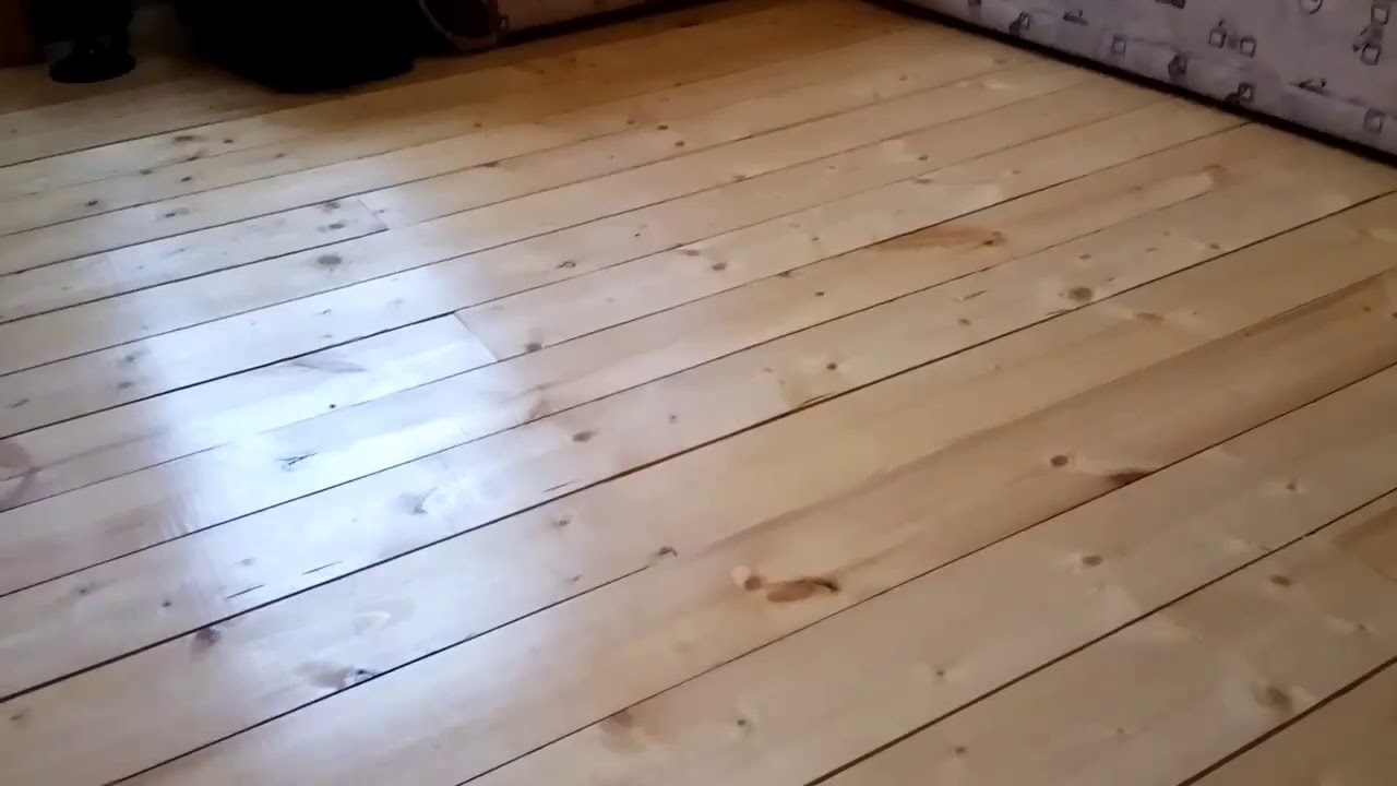 Tehokkain tapa suojata puulattia huonekalujen aiheuttamilta naarmuilta ilman erityistä vaivannäköä.