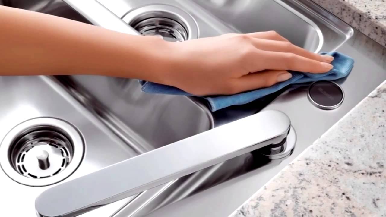 Yksinkertainen salaisuus ruostumattomasta teräksestä valmistetun pesualtaan puhdistamiseen: se näyttää kuin uudelta.