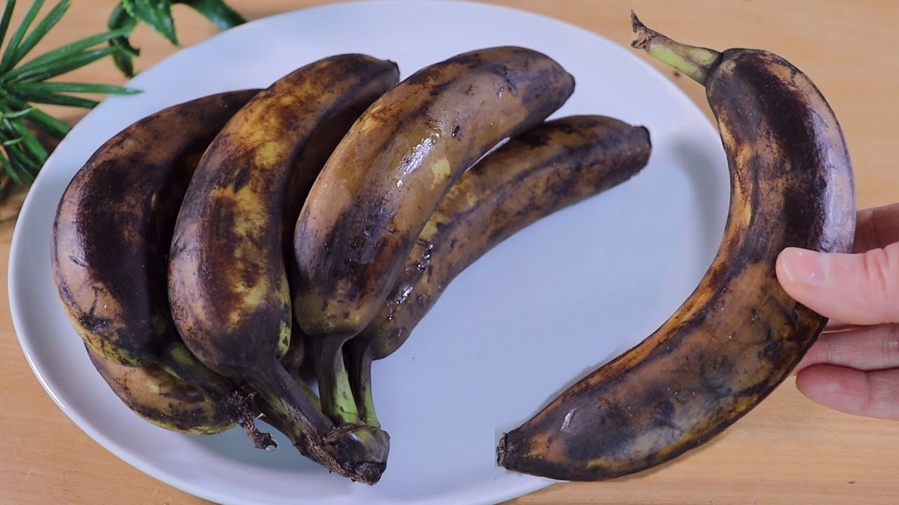 Voiko banaanin ruskeaa osaa syödä vai onko se parempi heittää pois? Mitä tiede sanoo.