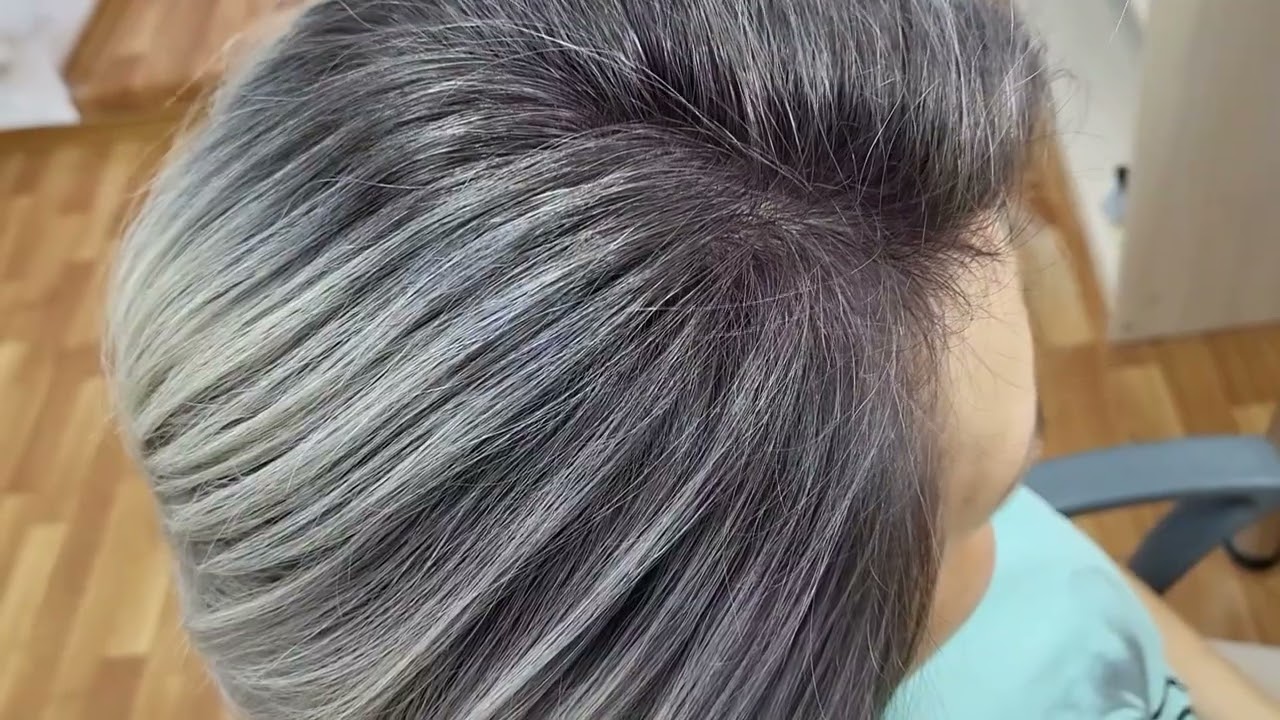 Sano hyvästit harmaille hiuksille: miten valmistaa ja levittää tämä kotitekoinen väriaine, joka tekee hiuksistasi kiiltävät ja sileät.