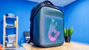 Sano hyvästit reppuille: uusi trendi Euroopasta, joka korvaa ne lopullisesti.