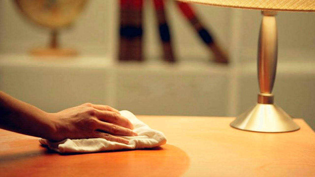 Ihanteellinen puhdistus: yksinkertainen keino tekee melamiinikalusteista loistavan puhtaat ja tahrattomat.