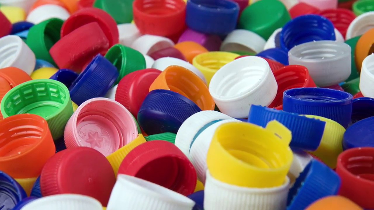 Jos kotonasi on limupullojen korkkeja, olet löytänyt todellisen aarteen tuoleillesi: mihin ja miten niitä voi käyttää?