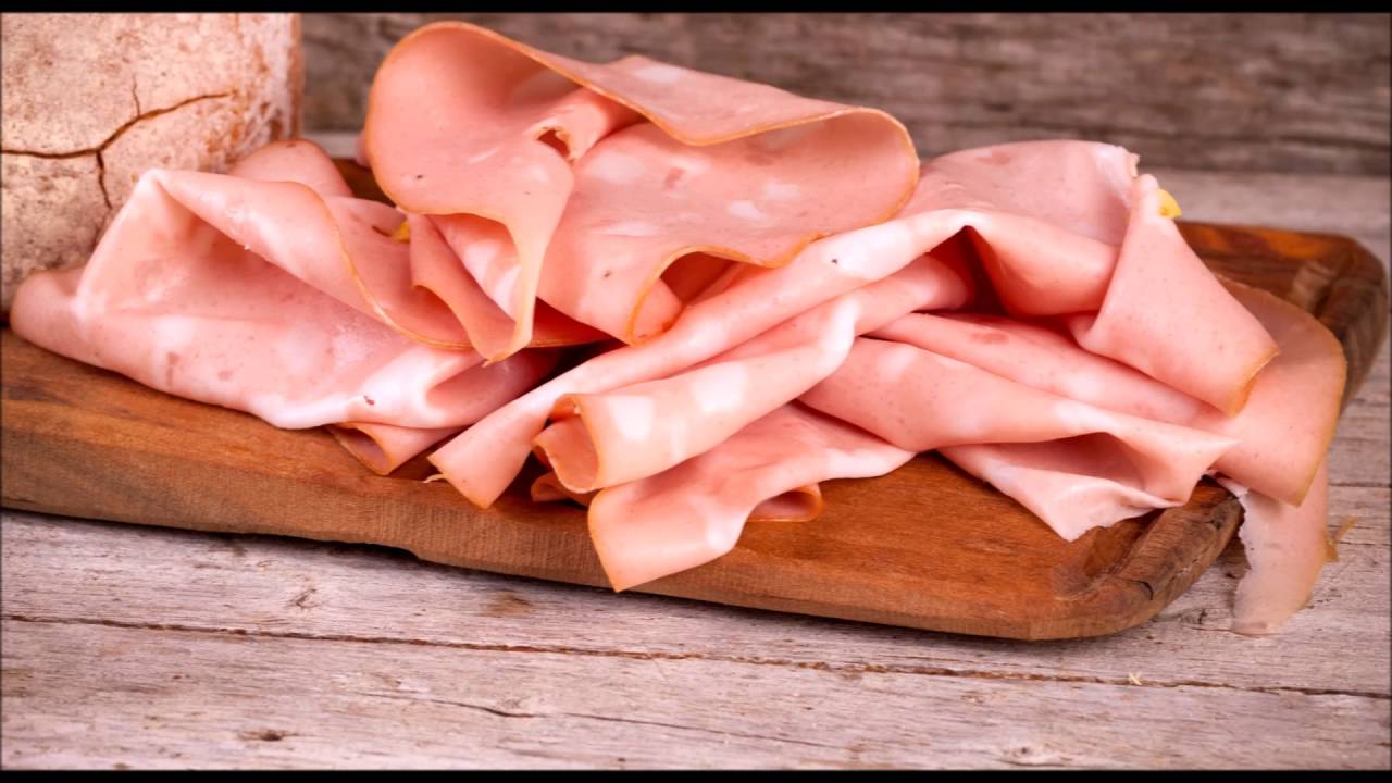 Kinkku on saanut kotimaassaan kilpailijan: viipaloitu kinkku ei ole enää ruma ankanpoikanen verrattuna iberialaiseen sianlihaan.