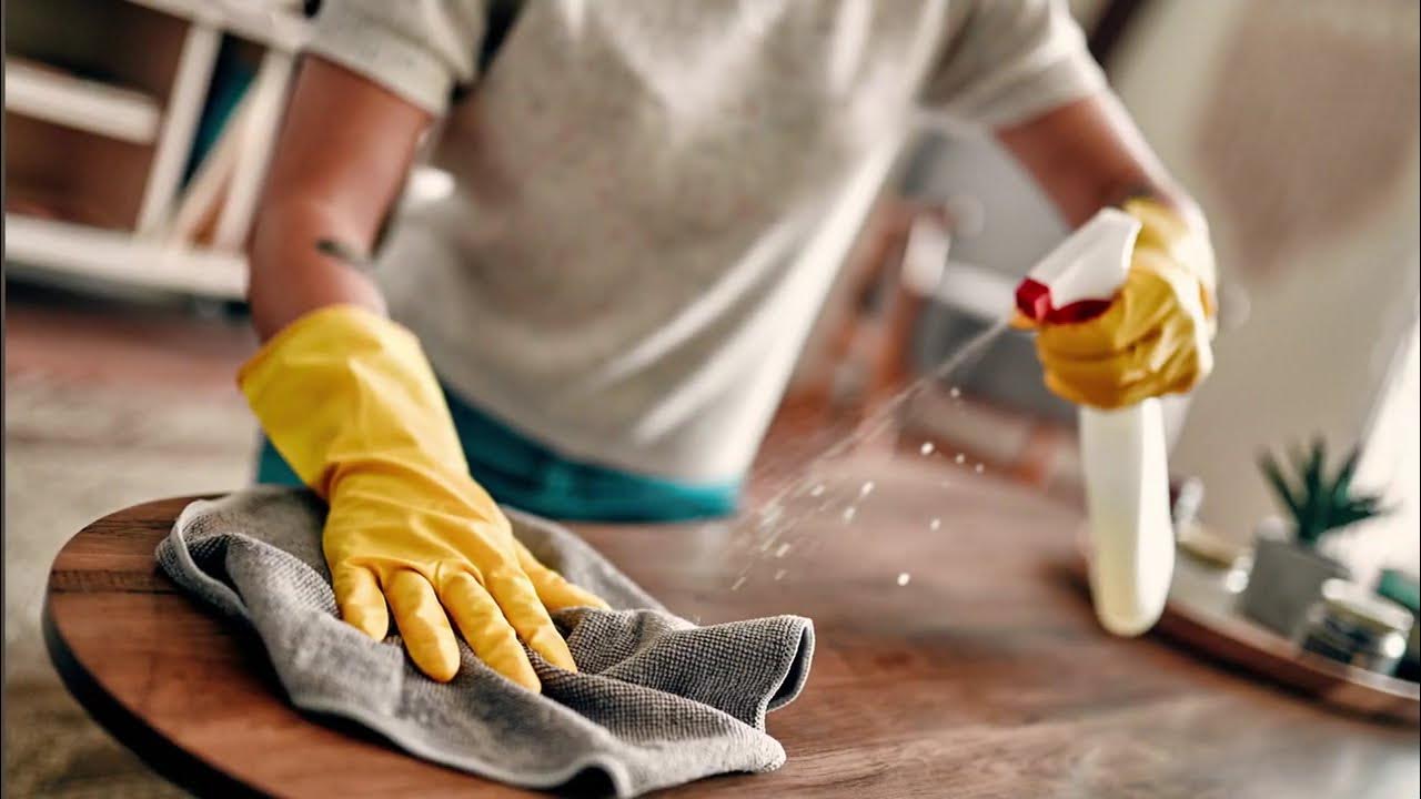 Ihanteellinen puhdistus: yksinkertainen keino tekee melamiinikalusteista loistavan puhtaat ja tahrattomat.