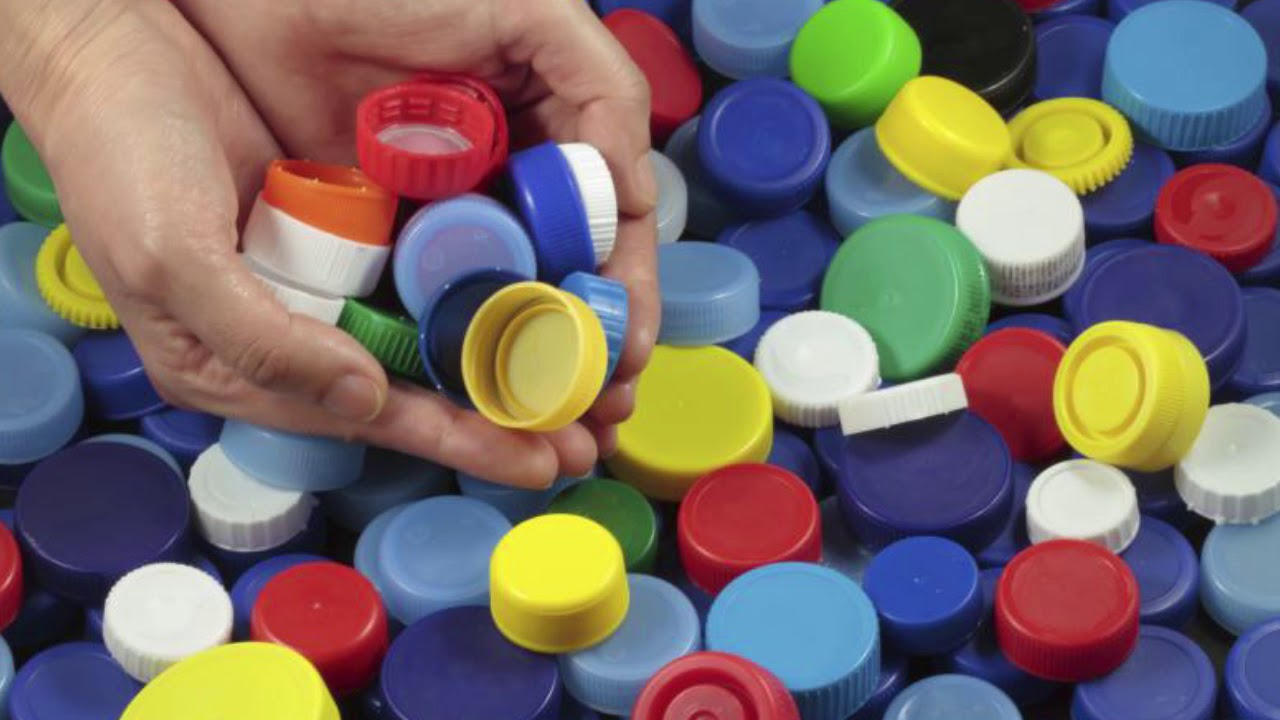 Jos kotonasi on limupullojen korkkeja, olet löytänyt todellisen aarteen tuoleillesi: mihin ja miten niitä voi käyttää?