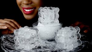 Kuinka sekoittaa jäätä ja suolaa kotona: miksi se on suositeltavaa ja miksi se on hyödyllistä.