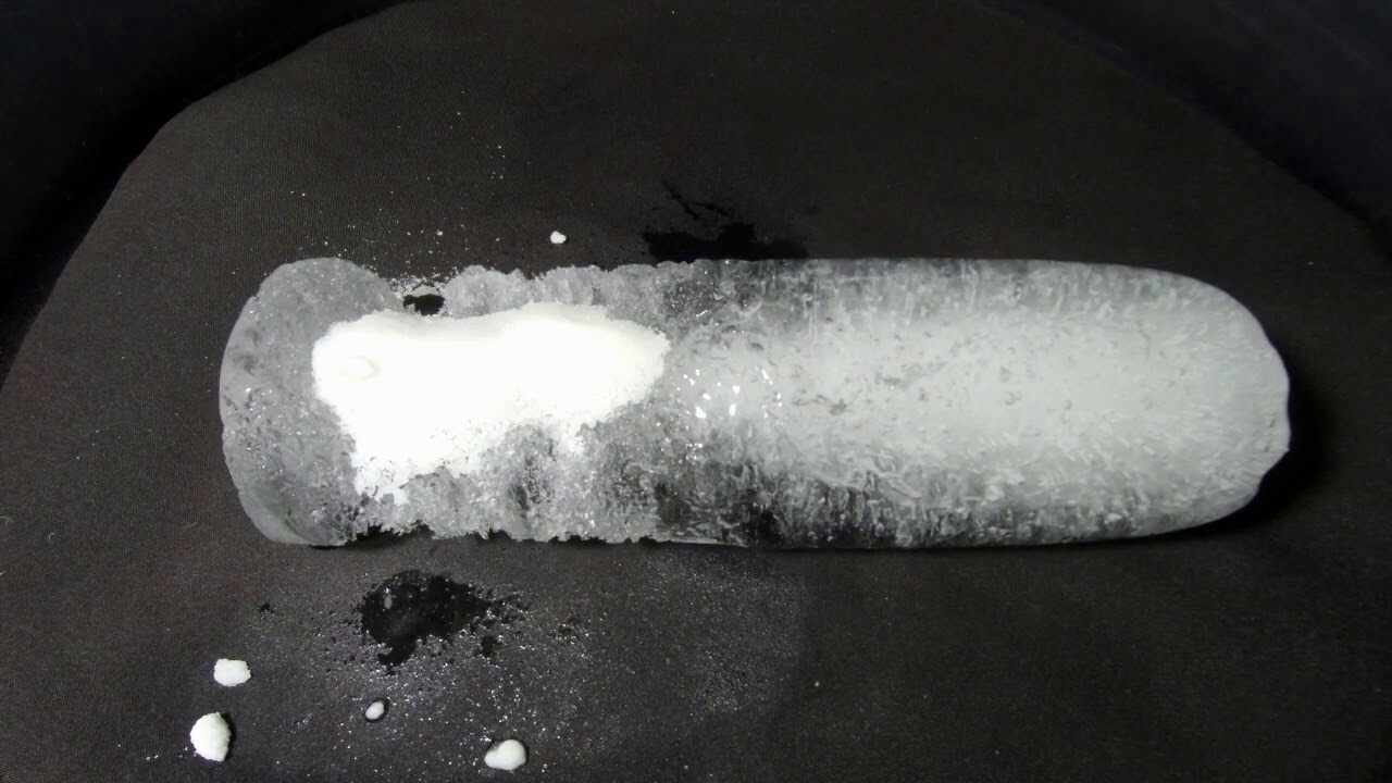 Kuinka sekoittaa jäätä ja suolaa kotona: miksi se on suositeltavaa ja miksi se on hyödyllistä.