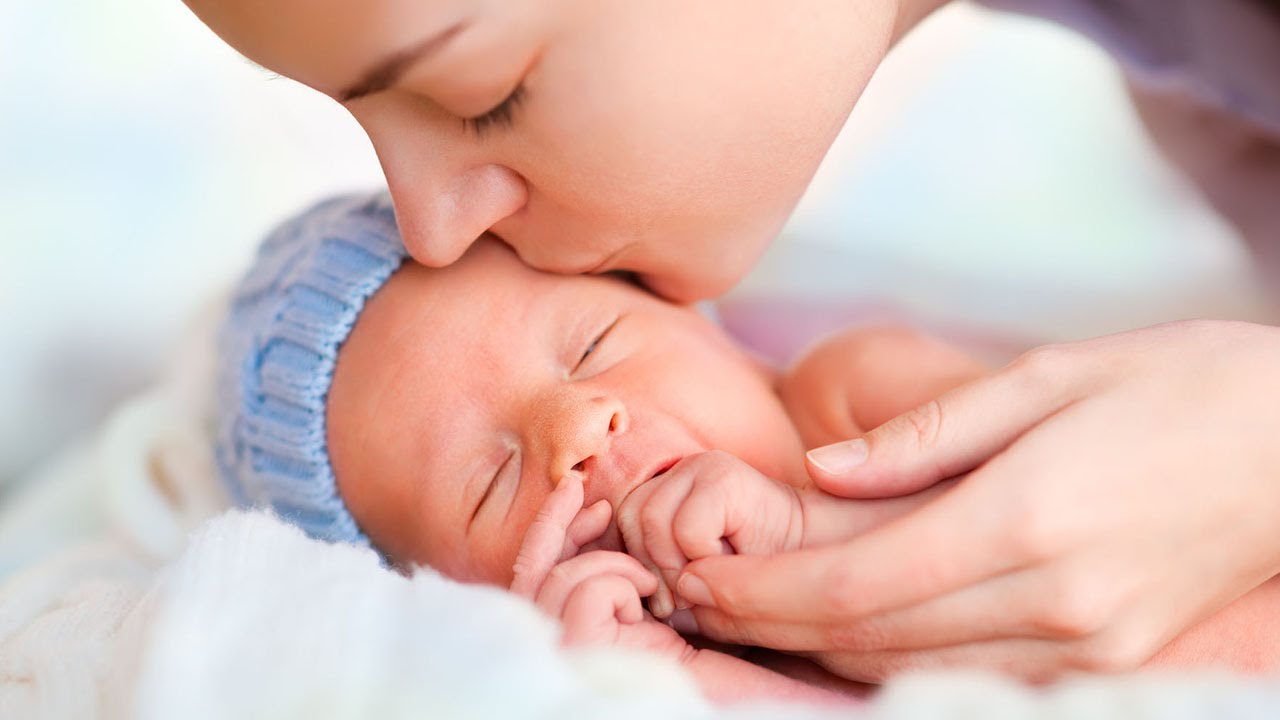 Hyvästi, perinne merkitä isän sukunimi: Rekisteritoimisto valmistelee historiallista muutosta, jonka mukaan äidin sukunimi tulee olemaan ensimmäisenä syntymätodistuksessa.